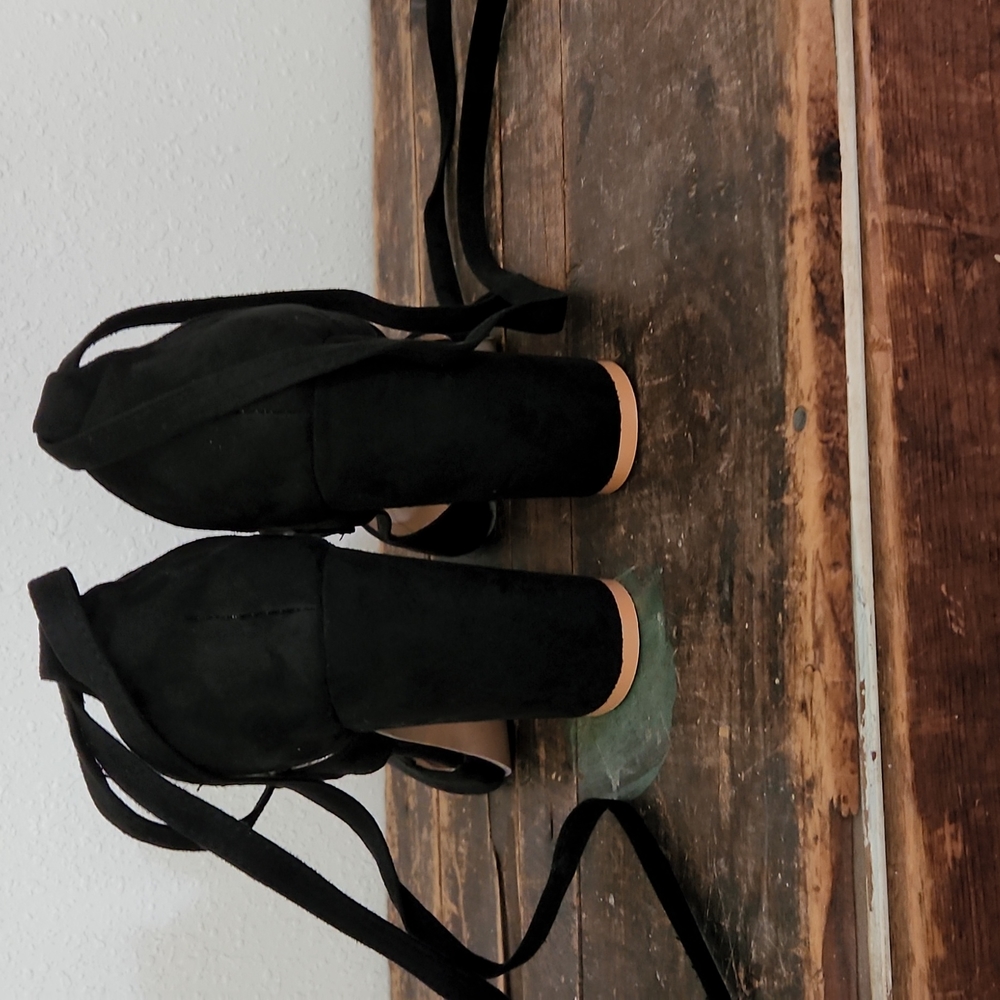 Heels - Picture 5 of 5